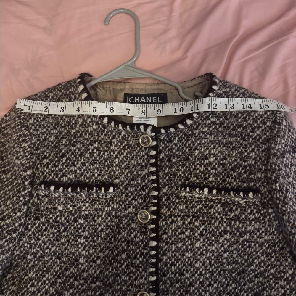 Chanel Women's Black and Cream Tweed Blazer - Picture 9 of 13
